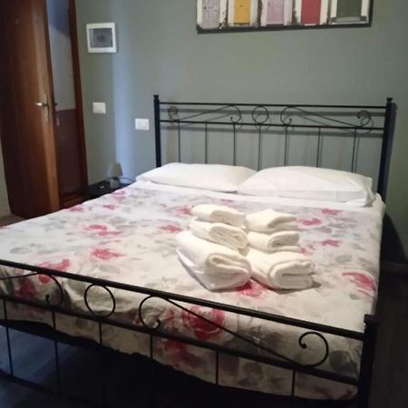 Hotel D 2 Non Accettiamo Franciesi Parma Bagian luar foto